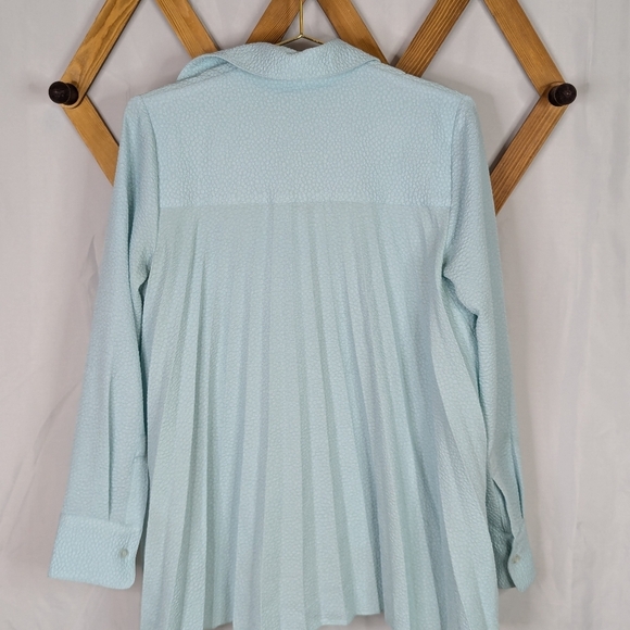 Tuckernuck Adele Sea Glass Textured Pleated Swing Back Button Up Blouse Top - Picture 4 of 10